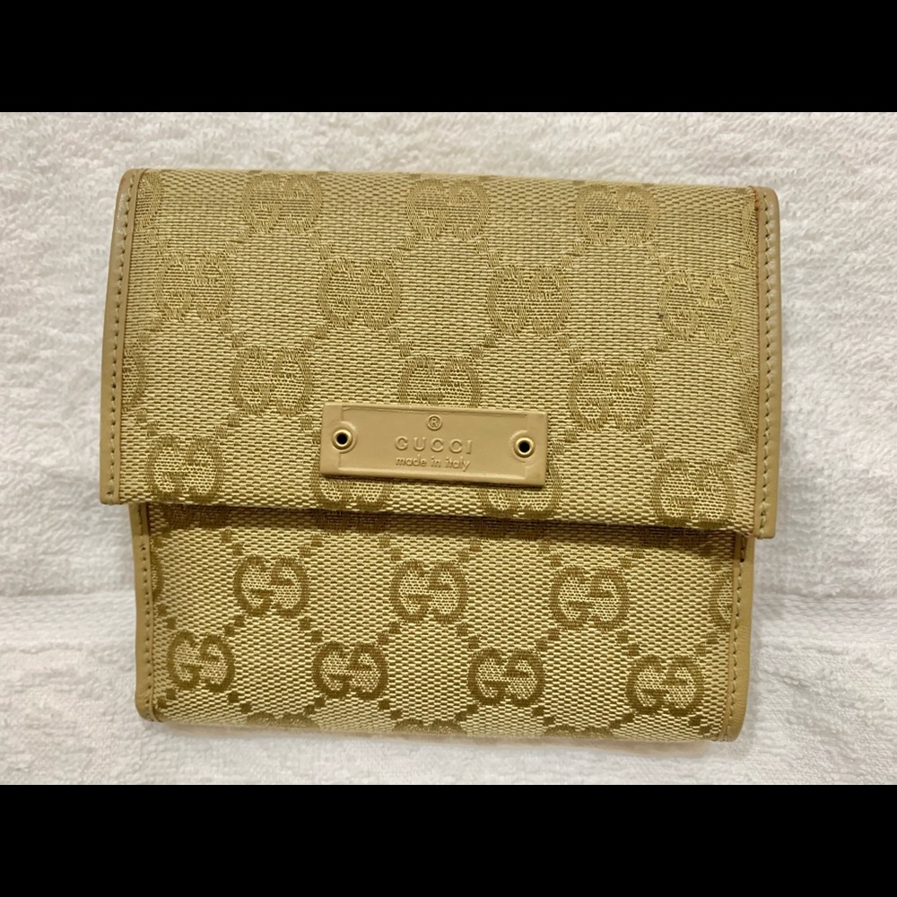 Gucci Beige Wallet with Coin Pocket